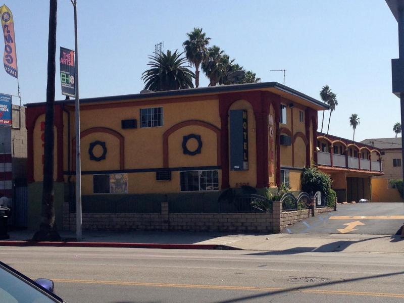 Economy Inn Hollywood - image 12