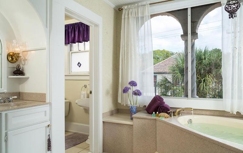 Superior King Room image 4