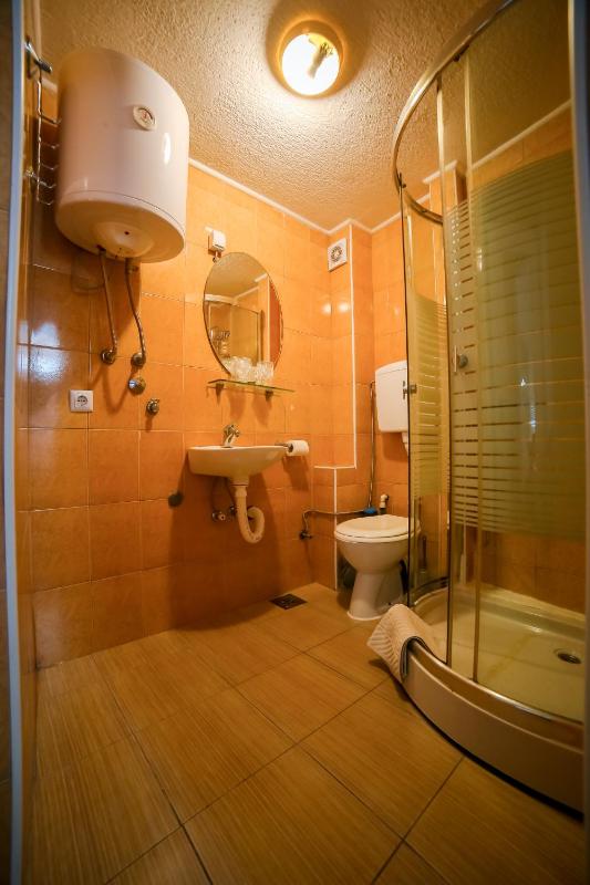 Classic Double Room image 2