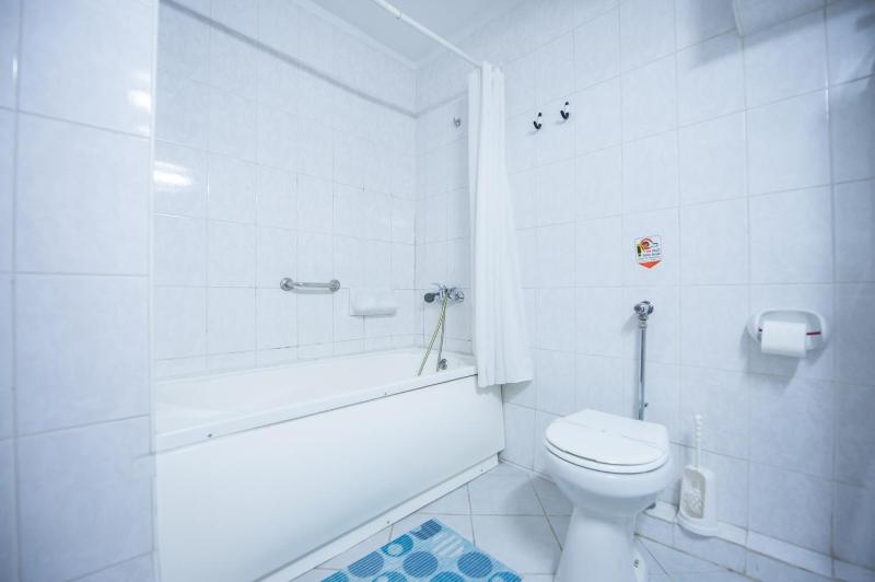 Twin Room image 4