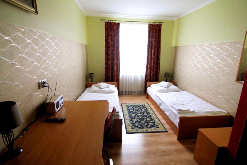 Twin Room image 2
