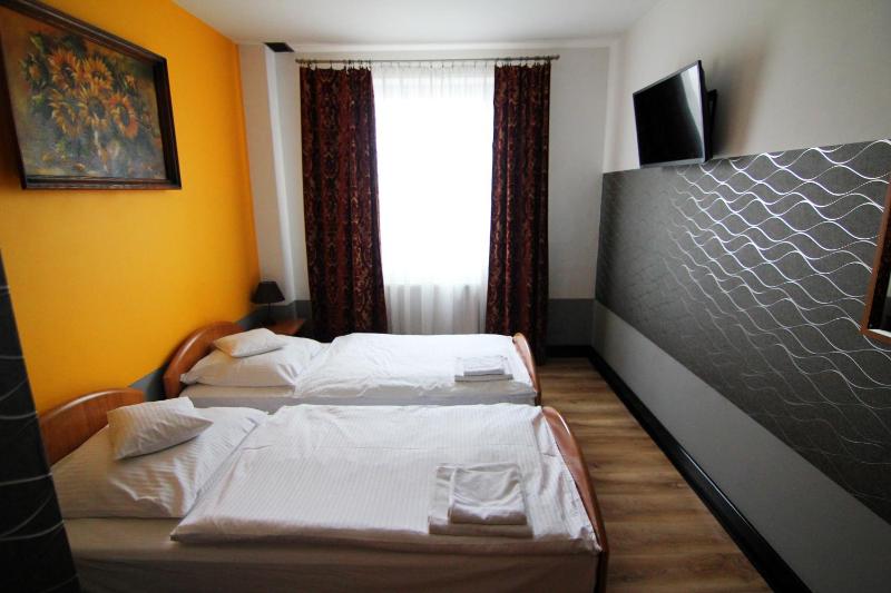 Twin Room image 1