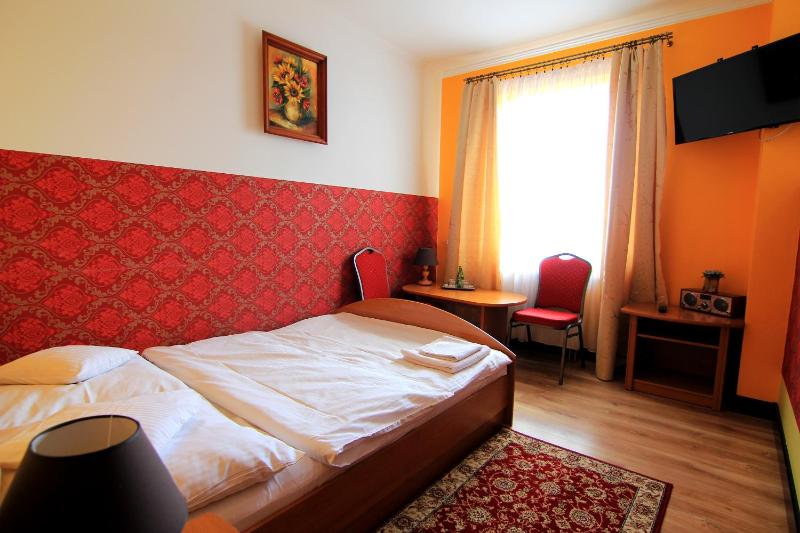 Double Room image 3