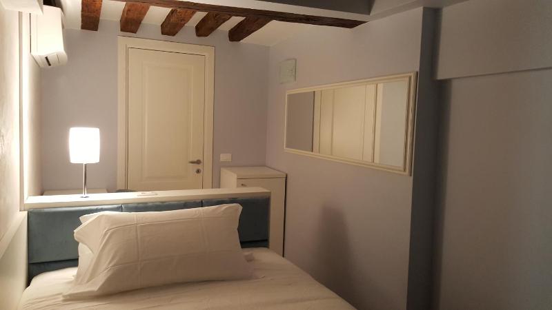 Economy Double Room image 2