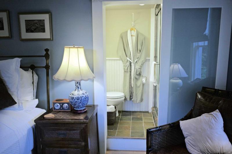 Room Four - Not Pet-Friendly image 3