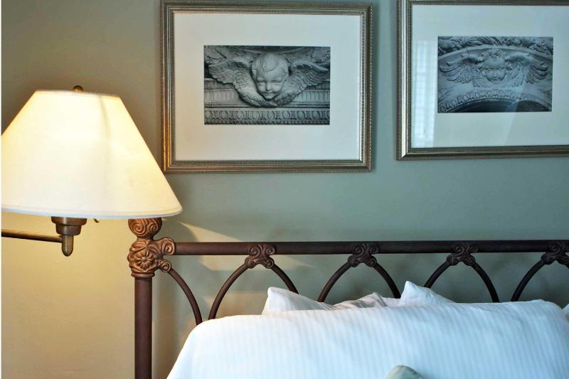 Room Five - Not Pet-Friendly image 4