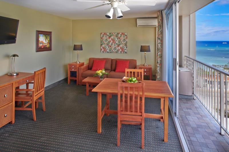 Partial Ocean View Studio Suite with One Queen Bed image 3
