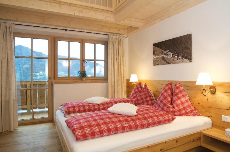 Double Room with Balcony image 3