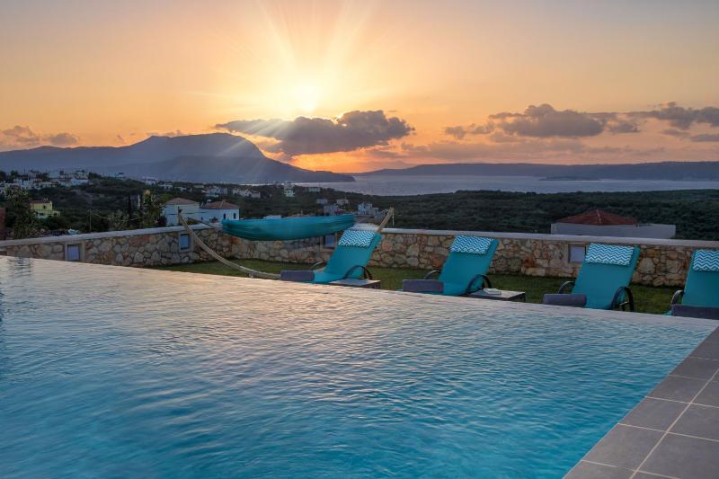 Superior Villa image 1