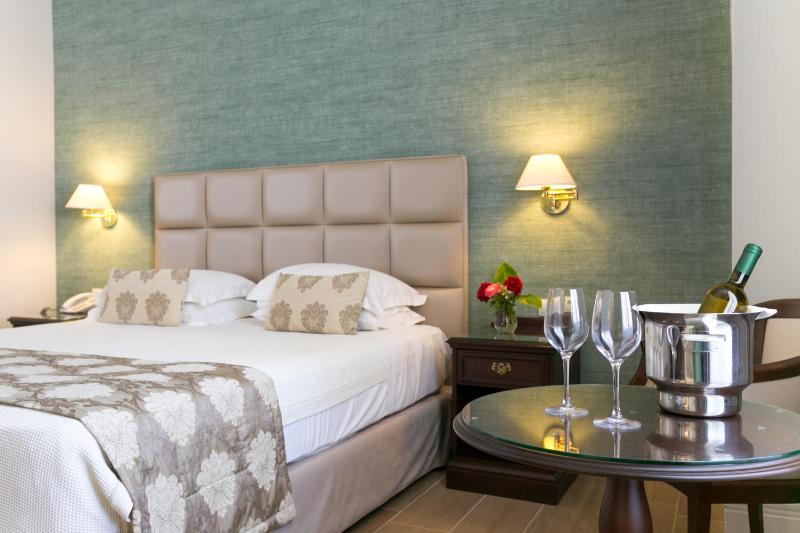 Superior Double Room image 3