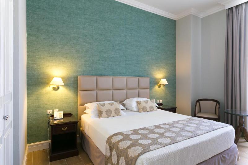 Superior Double Room image 4