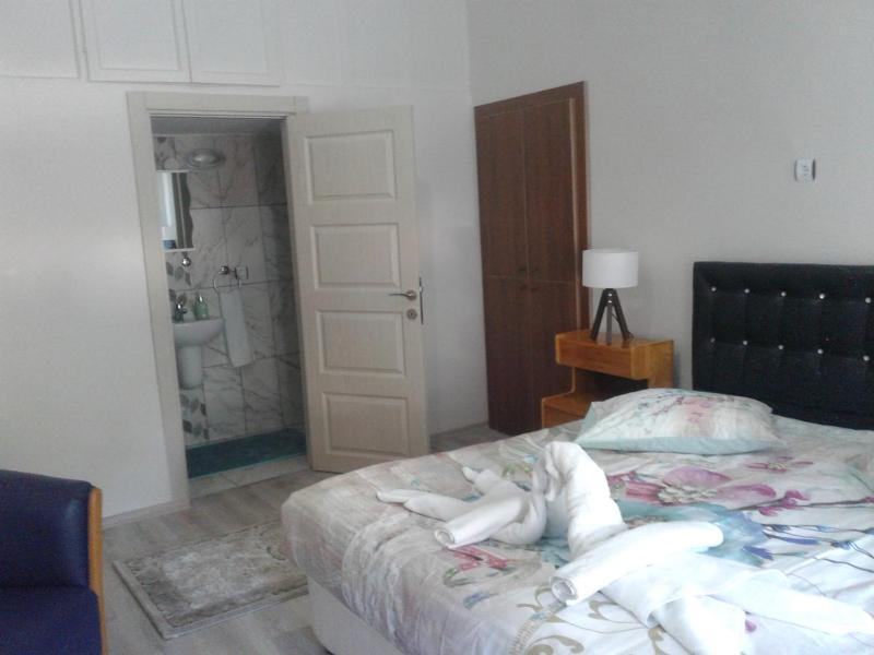 Deluxe Triple Room image 4