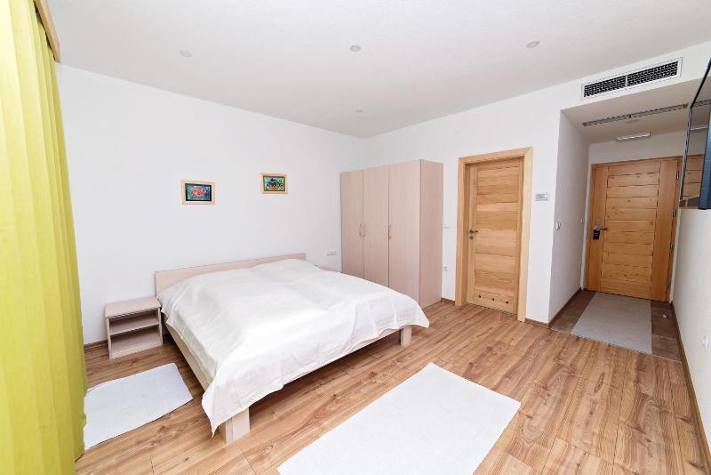 Double Room with Balcony image 3