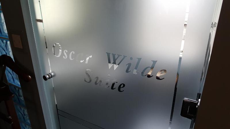 The Oscar Wilde Suite ( King ) image 1