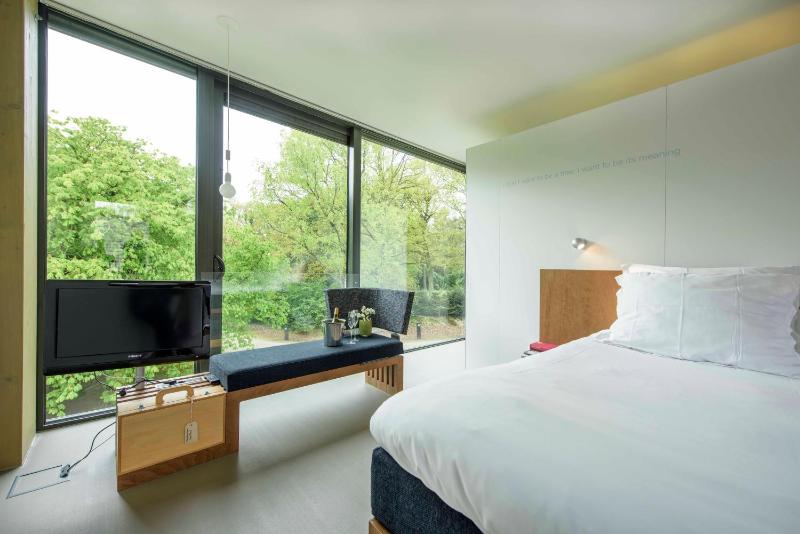 King Room image 4