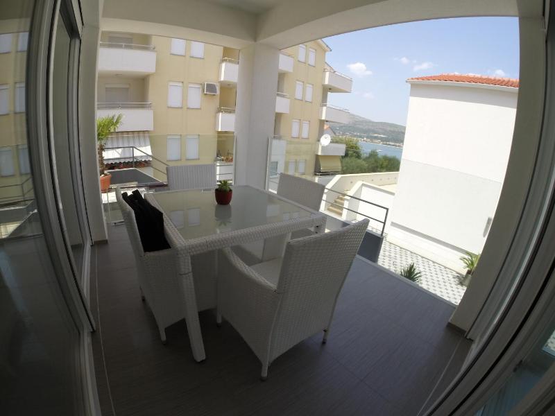 One-Bedroom Apartment with Balcony - Ground Floor image 1
