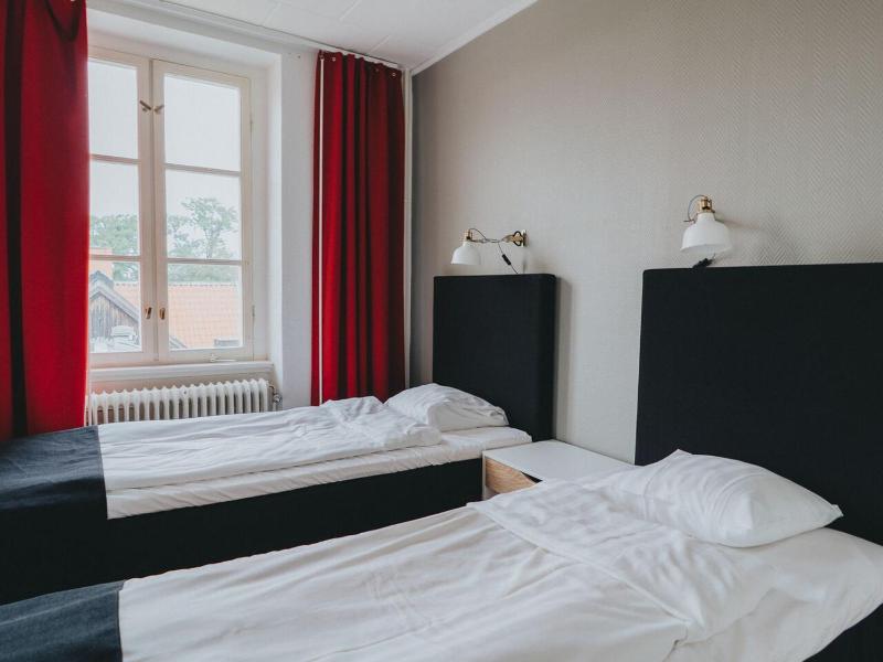 Twin Room image 3