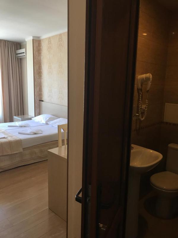 Large Twin Room image 2