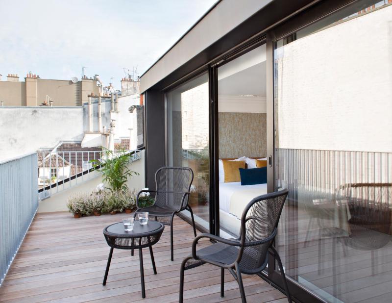 Junior Suite with Terrace and Private Access to Hammam and Fitness Center image 2