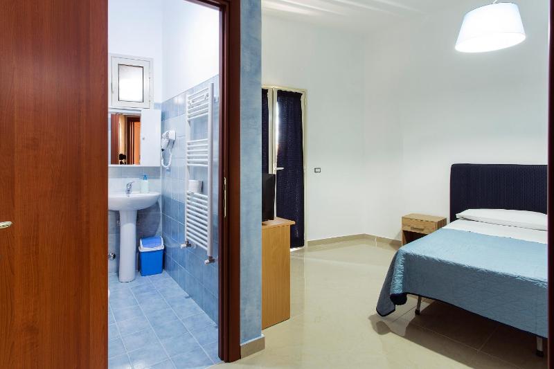 Double Room with Private Bathroom image 4