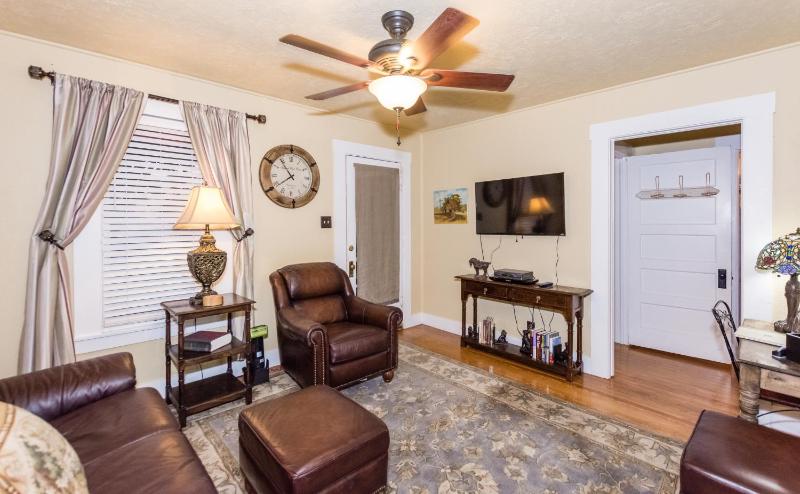 Agape Front Cottage - image 5