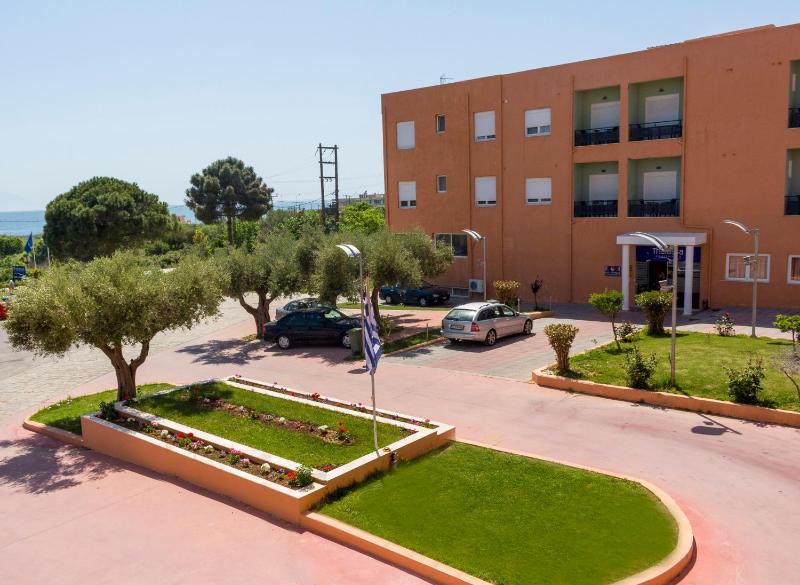 Double Room with Balcony image 1