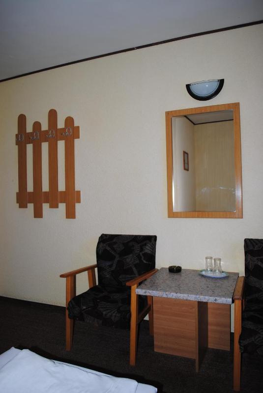 Twin Room image 2