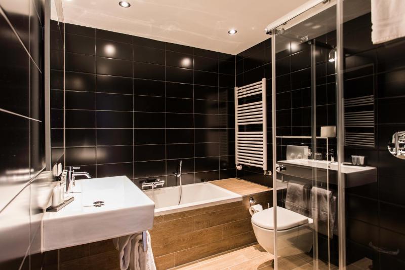Deluxe Double Room with Terrace image 4
