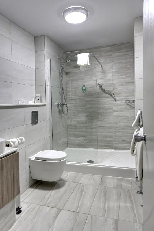 Standard King Room - Converts into Two Single Beds/Non-Smoking image 3