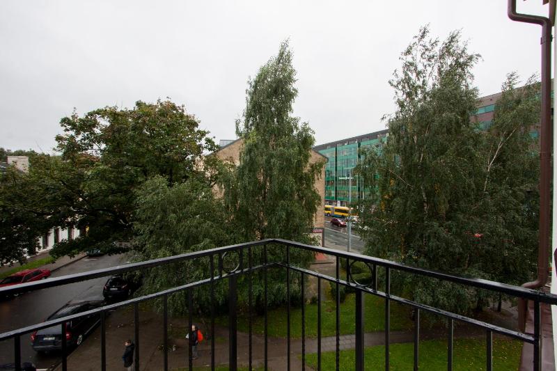 Studio with Balcony image 4