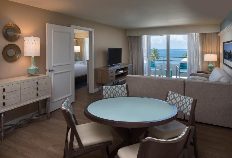 One-Bedroom Suite with Gulf View - Main Building image 4