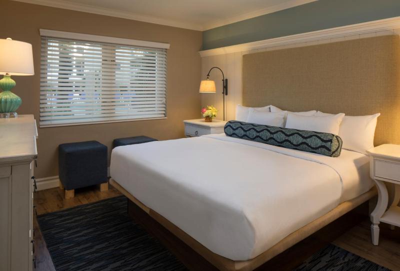 Two-Bedroom Suite with City View image 3