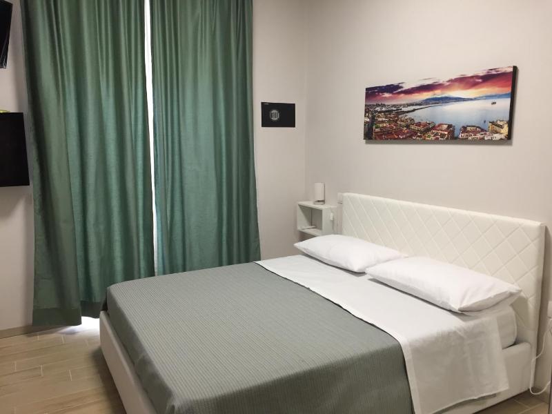 King Room with Garden View image 1