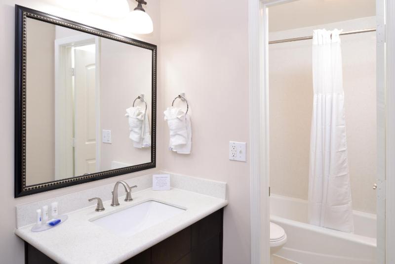 Best Western Plus LA Mid-Town Hotel - image 16