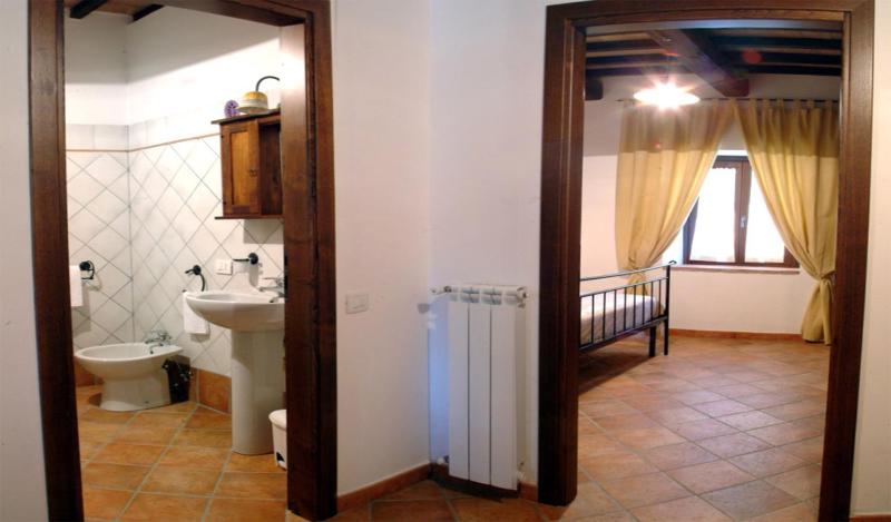 One-Bedroom Apartment image 4
