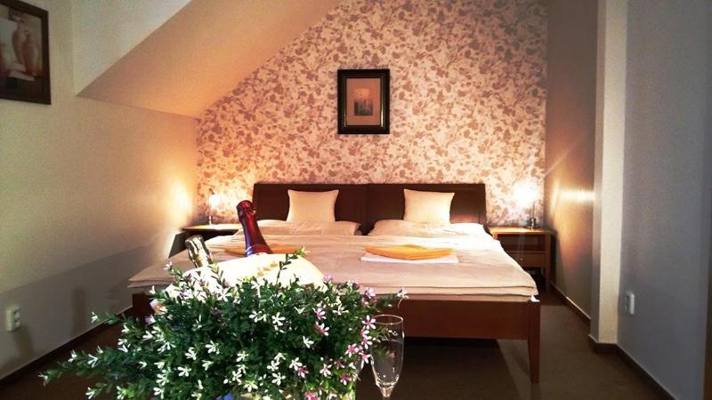 Standard Double Room image 4