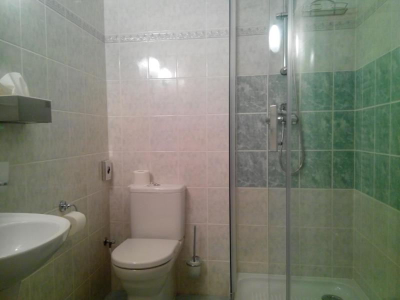 Standard Twin Room image 2