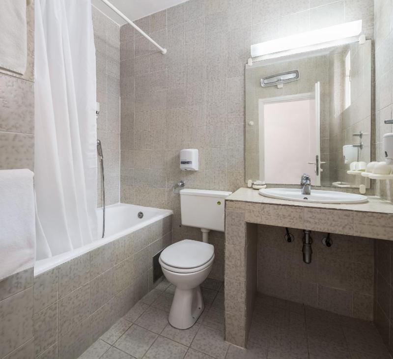 One-Bedroom Apartment image 3