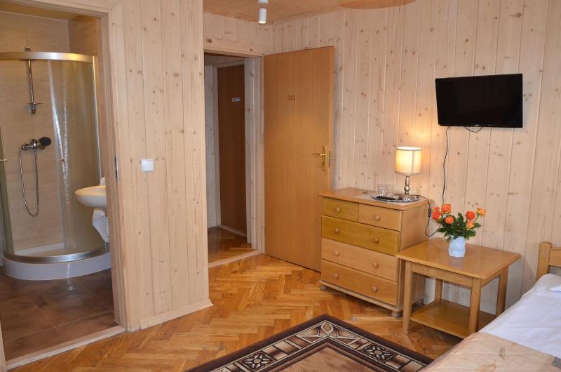 Twin Room image 4