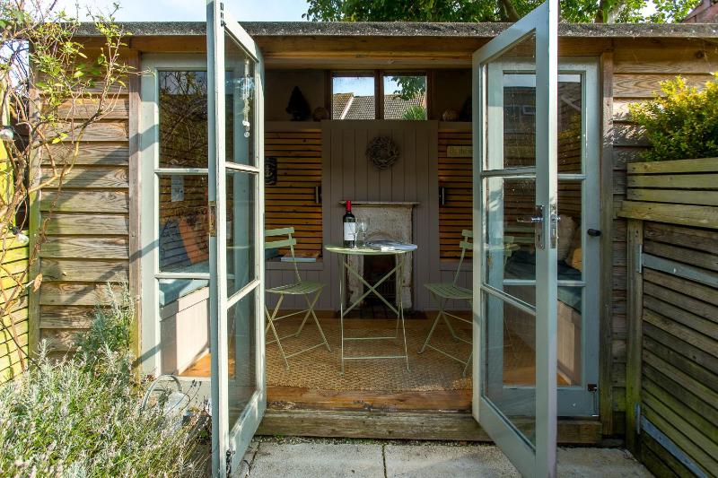 One-Bedroom House image 4