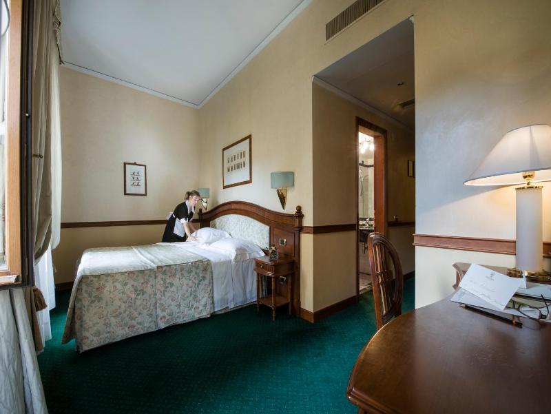 Classic Double or Twin Room image 1