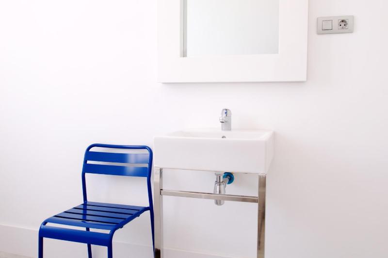 Double Room with Shared Bathroom image 2