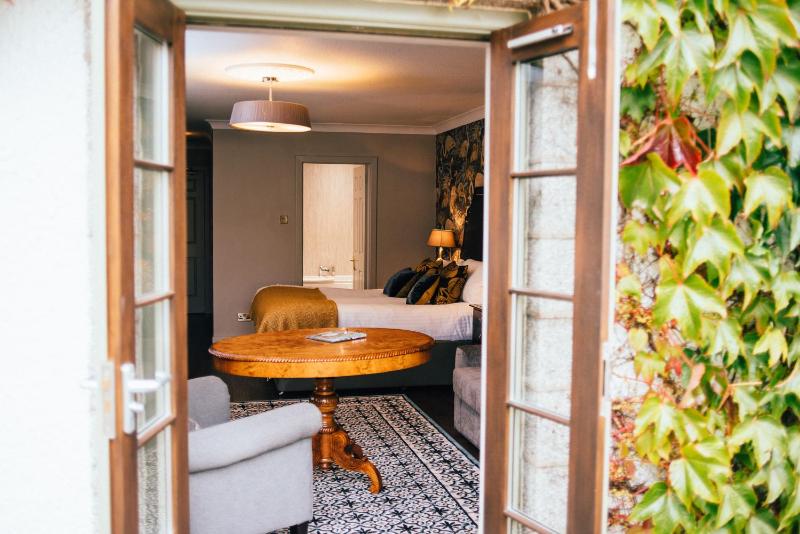 Deluxe King Room with Terrace image 3