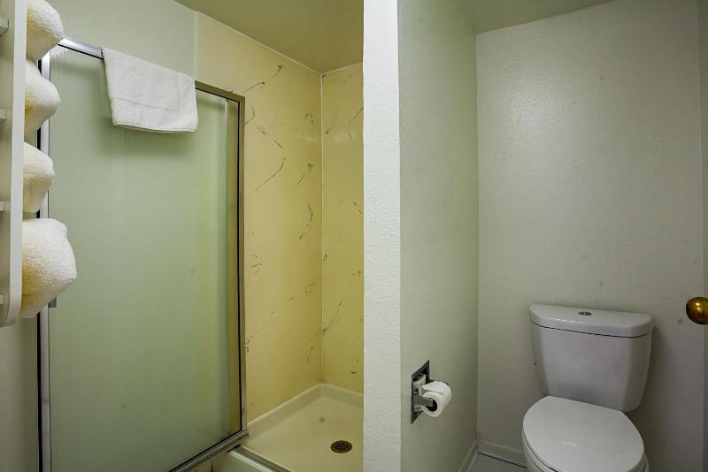 Deluxe King Room - Non-Smoking image 2