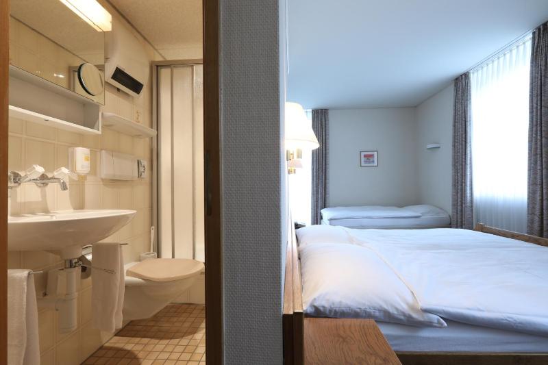 Triple Room with Bathroom image 2