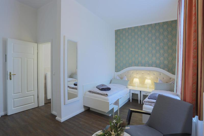 Superior Double Room image 4
