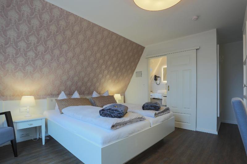Superior Double Room image 3