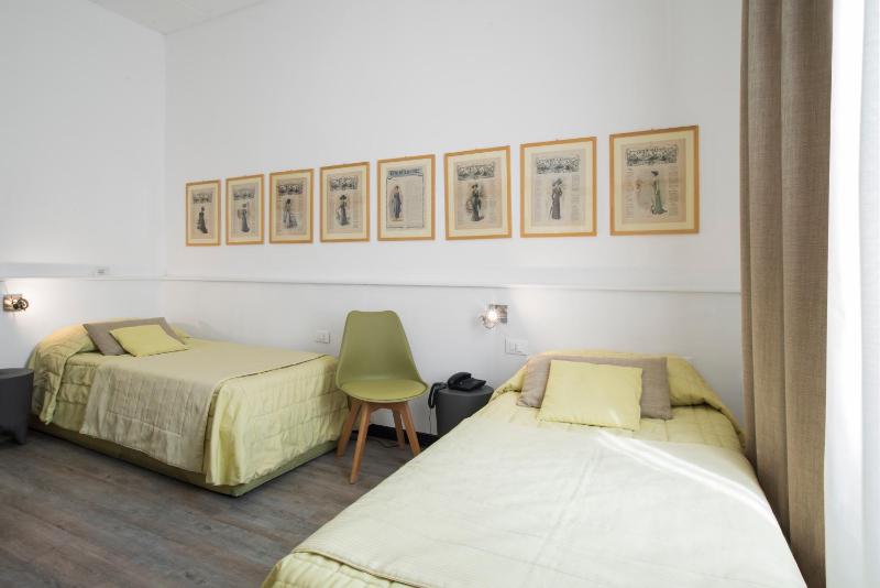 Twin Room image 1