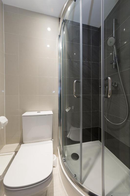 Single Room with Private Bathroom image 4