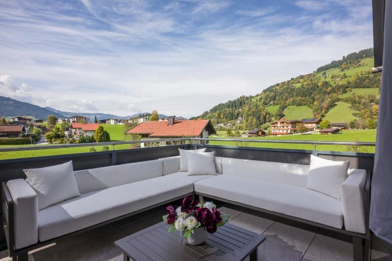 Apartment with Mountain View-Sunset image 3